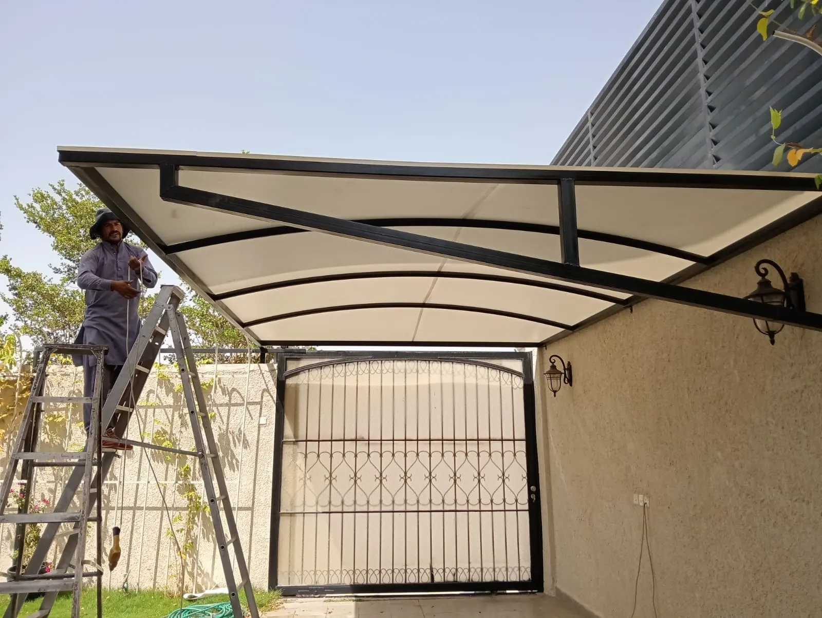 تركيب مظلات مواقف سيارات